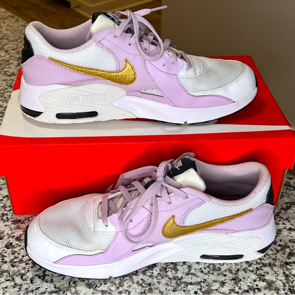Nike Shoes - Nike AirMax Size 7